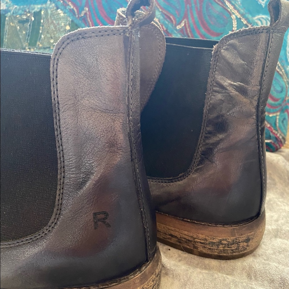Women’s size 8 ROAN Chelsea boots